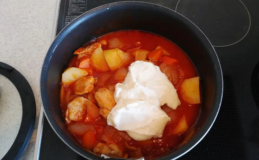 ホワイトソースを入れる